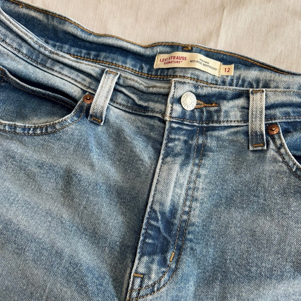 Signature by Levi Strauss Heritage Boyfriend Women 12 Light Wash Cuffed Jeans